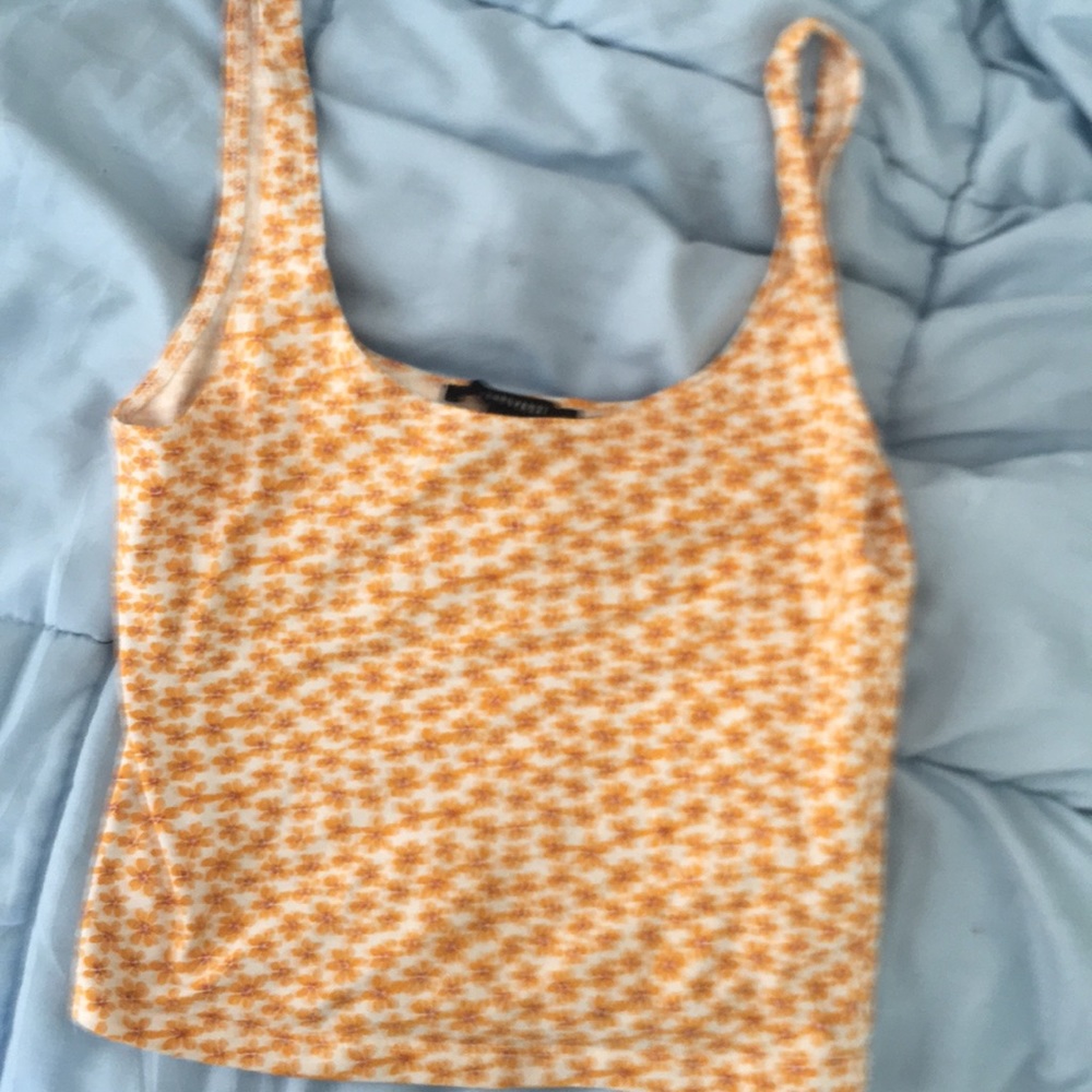 Super cute cropped floral tank